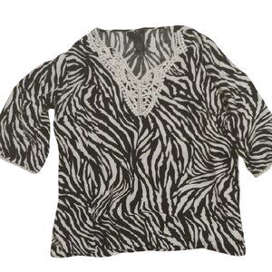 🚨5 For $25🚨Grace Elements Zebra Pattern Blouse with Lace Trim